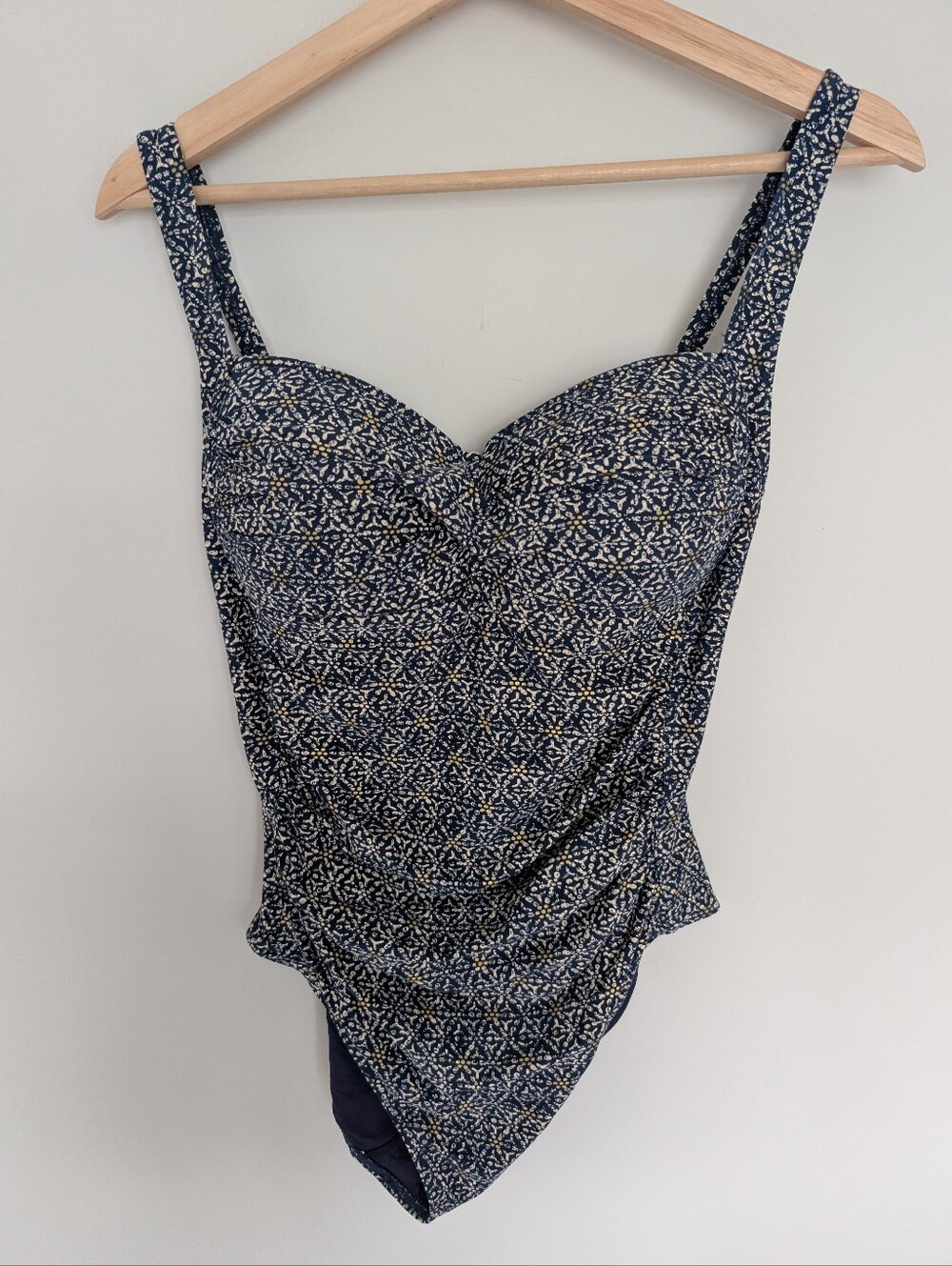 Bond Eye Australia Size 8 One Piece Swimsuit Navy Gold Patterned Ruched Stomach